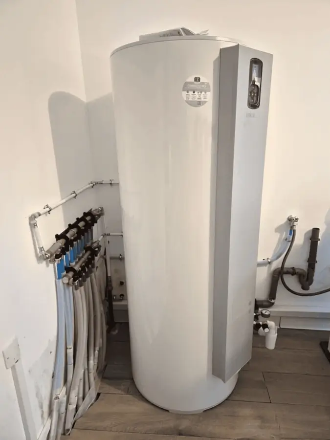 chauffe-eau-thermodynamique-ballon-installation-interieure-valence