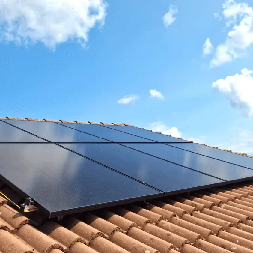 panneaux-photovoltaiques-toiture-tuiles-valence